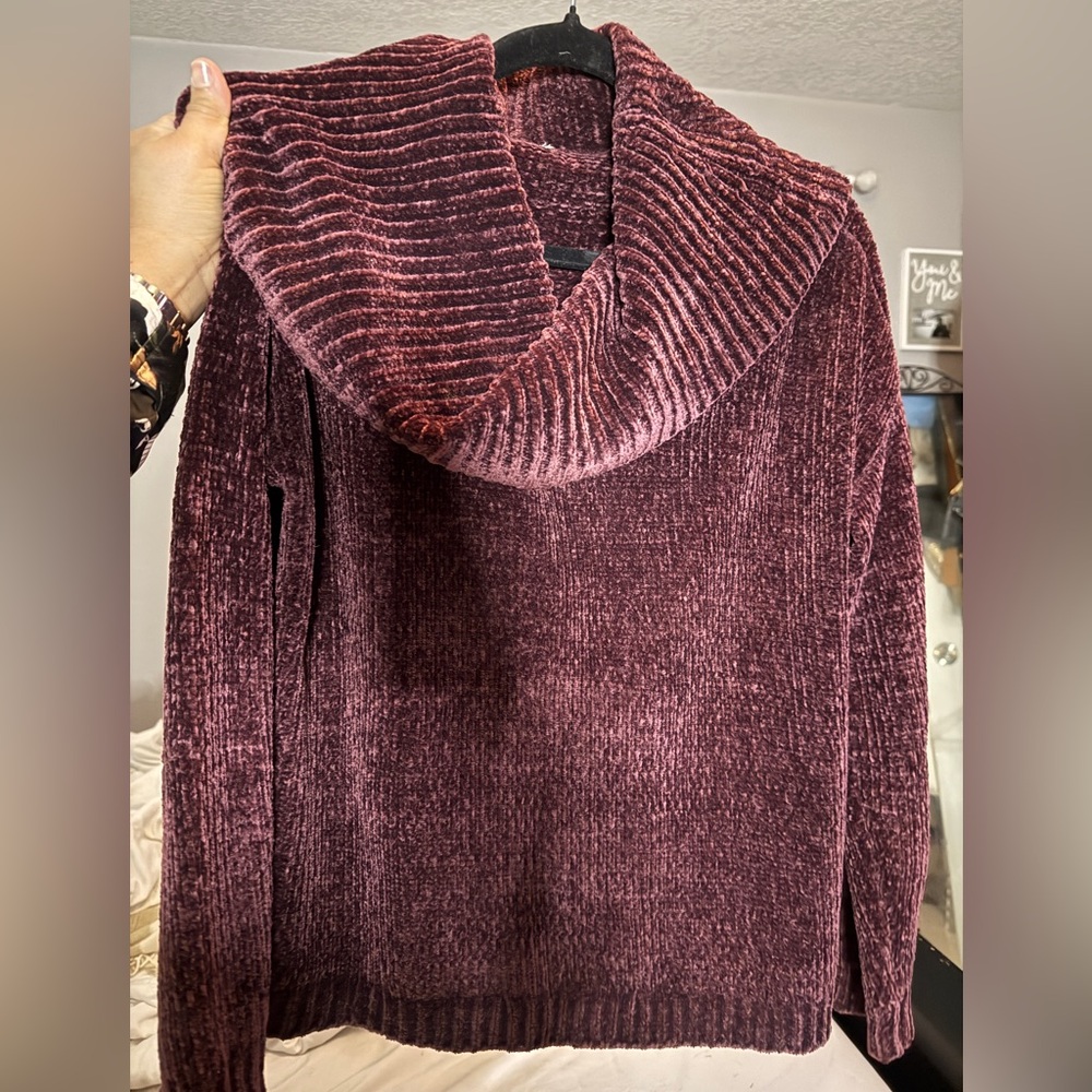 Michael Kors Women's Small, Burgundy Long Sleeve Turtleneck Sweater